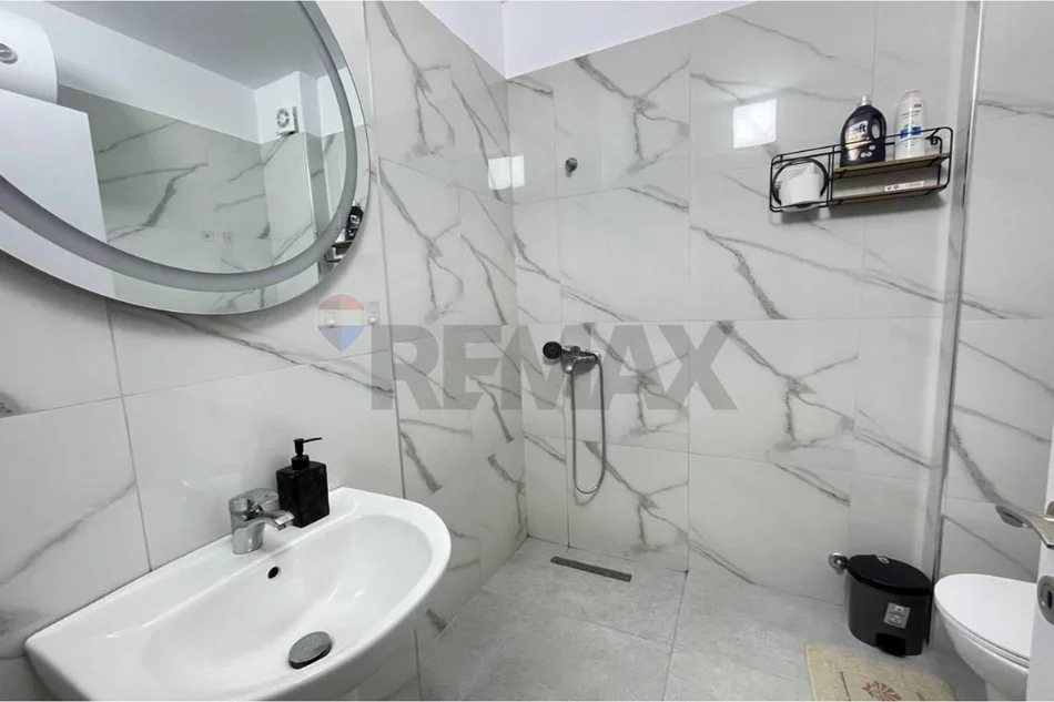 Vlore, jepet me qera apartament 1+1+Ballkon Kati 8, 79 m² 430 € (Rruga Lef Sallata, pran Shkolles se Muzikes, vlore)