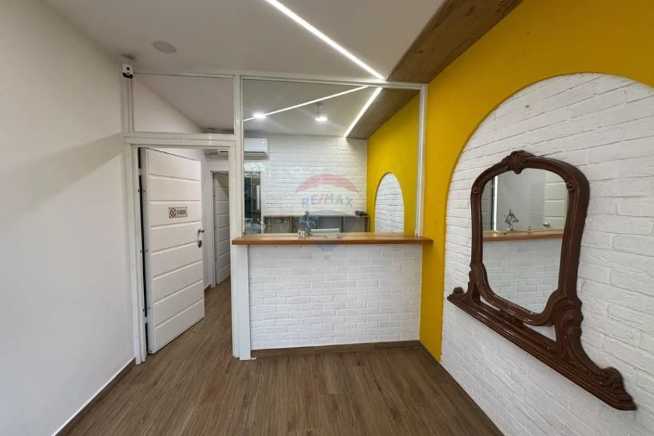 Tirane, jepet me qera ambjent biznesi Kati 0, 36 m² 350 € 