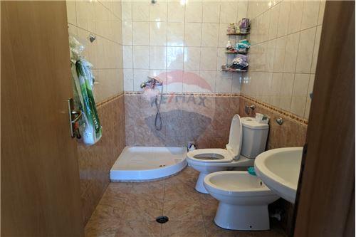Tirane, shitet apartament 1+1 Kati 6, 77 m² 70.000 Euro (Laprak)