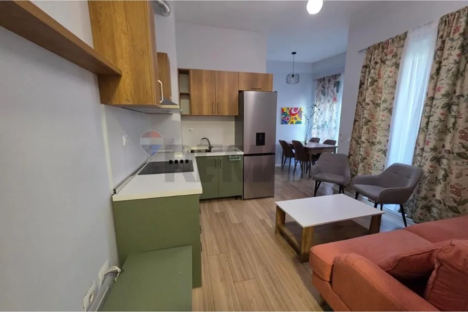 Tirane, jepet me qera apartament 1+1 Kati 5, 50 m² 400 € 