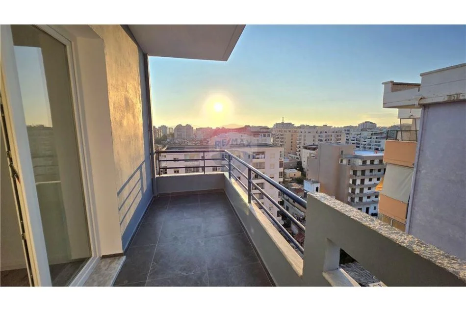 Vlore, shitet apartament 1+1 Kati 9, 82 m² 125.000 € (DUSH STRATI, PALESTRA E MUNDJES, VLORË)