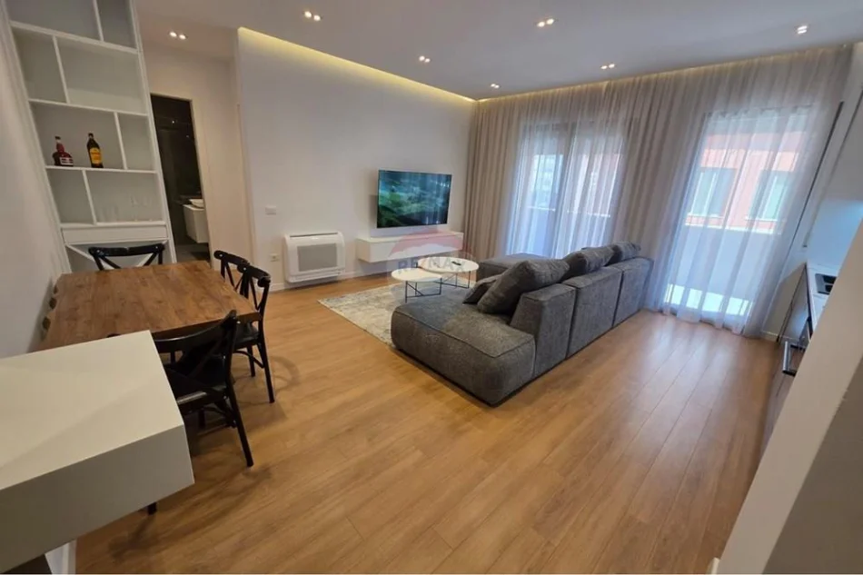 Shqiperi, jepet me qera apartament 1+1 , 70 m² 1.000 € (kompleksi delijorgji)