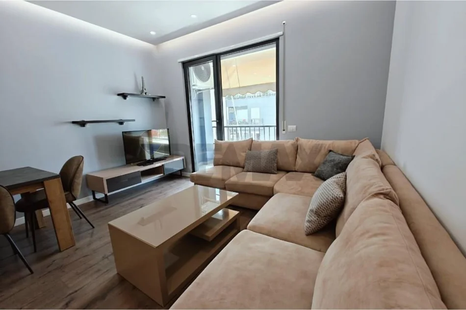 QERA, APARTAMENT 2+1+2, KINOSTUDIO, TIRANË
