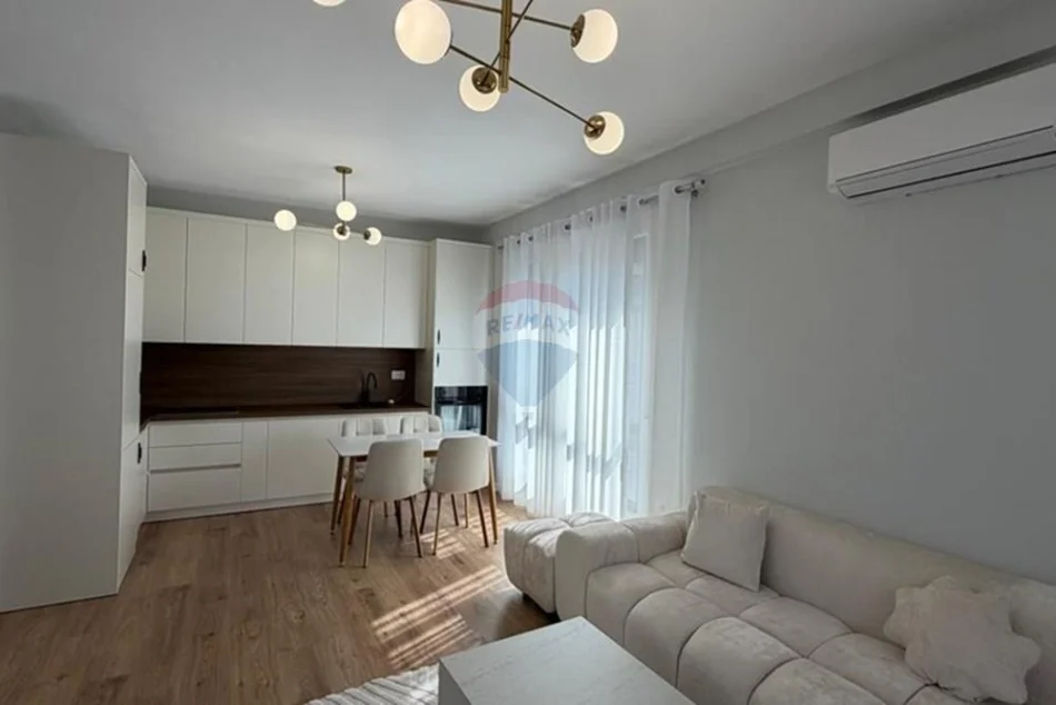Tirane, jepet me qera apartament 2+1 , 105 m² 700 € (Porcelan)
