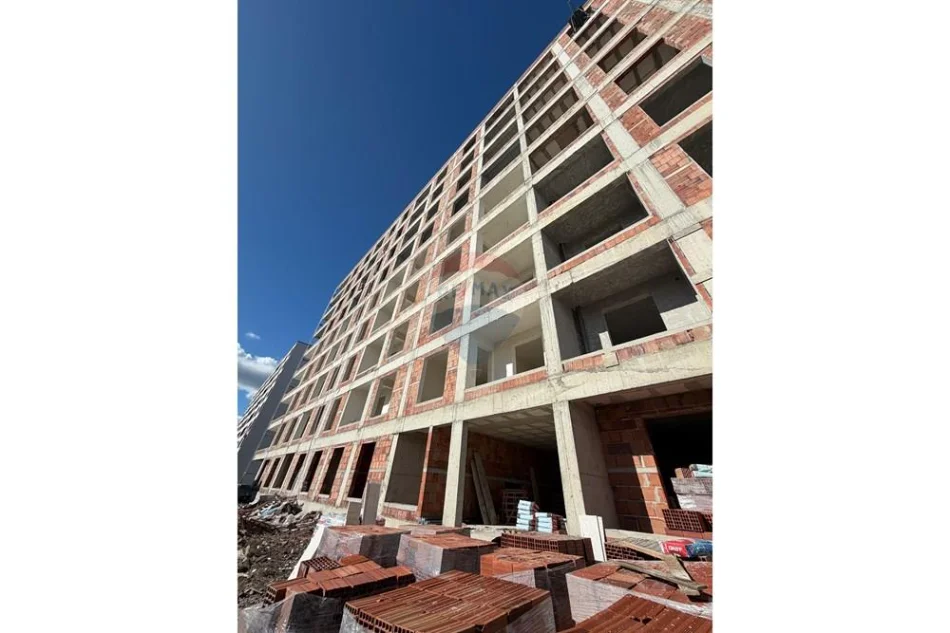 Tirane, shitet apartament 3+1+Ballkon Kati 8, 107 m² 91.000 € (Rreth rrotullimi i Ullirit)