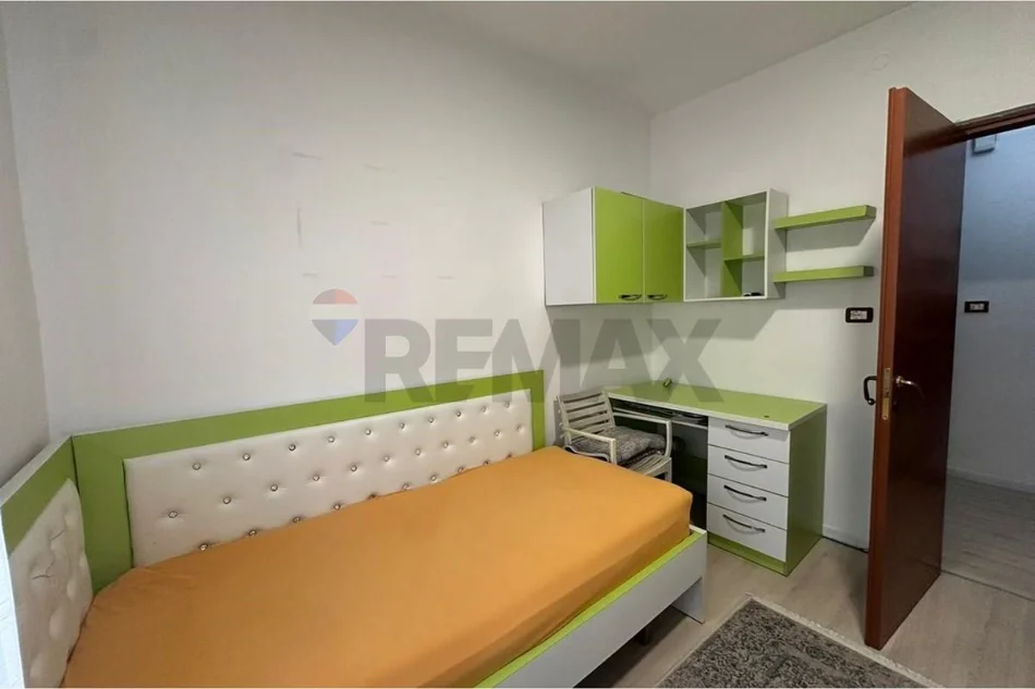 Tirane, jepet me qera apartament 2+1+Ballkon , (irfan tonini)