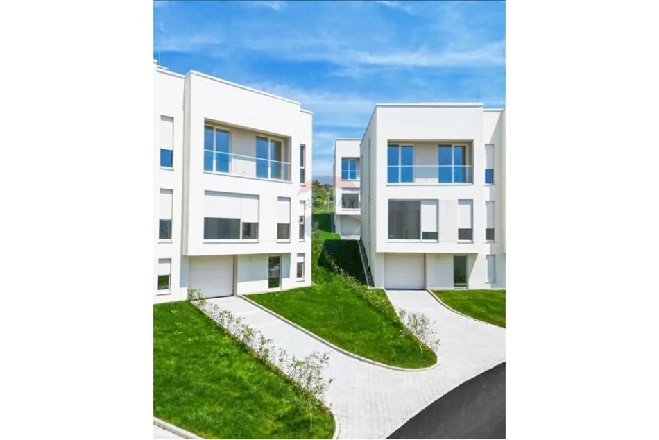 Tirane, jepet me qera Vile 2+1 , 196 m² 2.000 € (Liqeni i Thate)