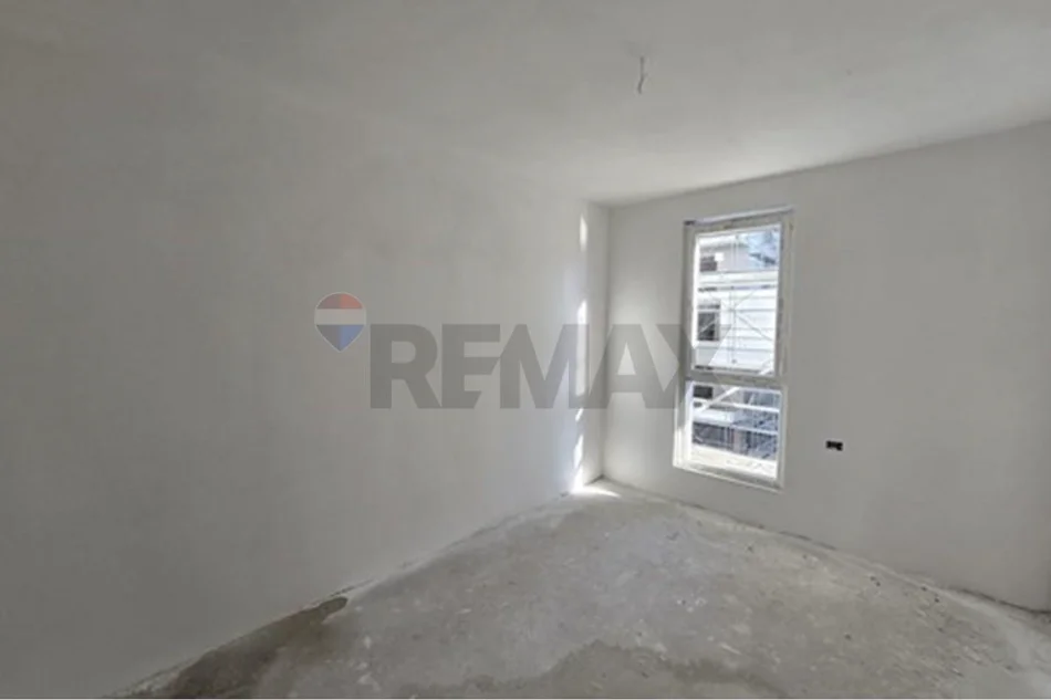 Tirane, shitet apartament 2+1+Ballkon , 125.000 € (Univers City)