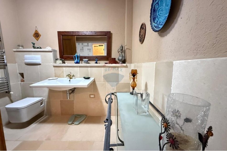 Tirane, jepet me qera Vile 3 Katshe , 2.137 m² 2.500 € 