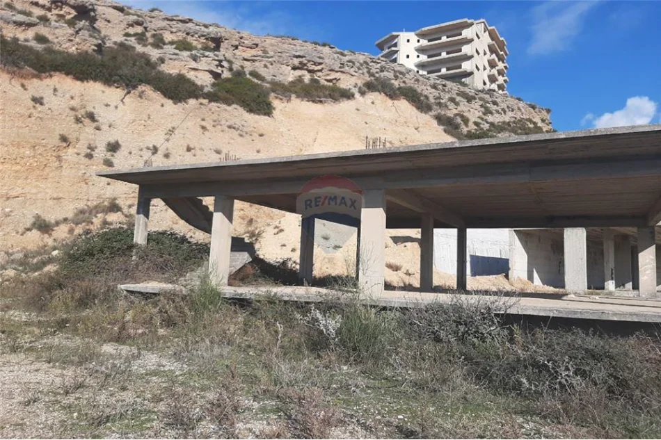 Vlore - Lungomare, shitet shtepi 2+1 Kati 1, 1.000 m² 250.000 € (Radhime, Vlore)