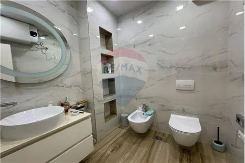 Tirane, jepet me qera 2+1 , 80 m² 800 € (21 Dhjetori, Shqipëri)