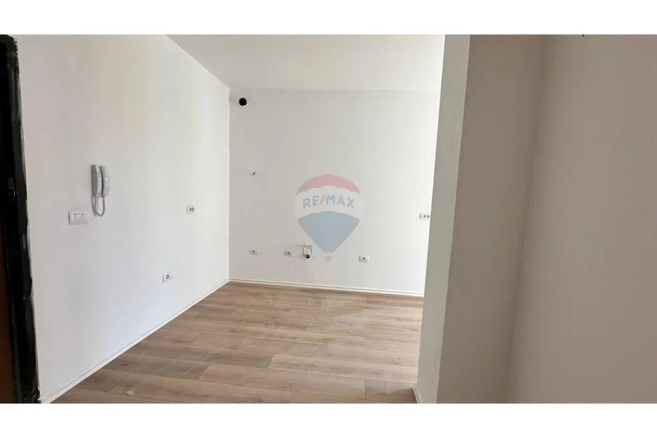 Tirane, jepet me qera apartament 1+1 , 60 m² 500 € (Zog i Zi)