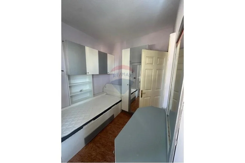 Tirane, jepet me qera apartament 2+1 Kati 10, 80 m² 450 € (laprake)