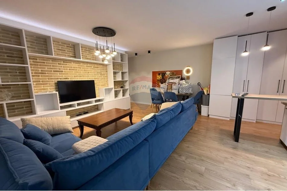 Tirane, shitet apartament 2+1+Ballkon , 150.000 € 