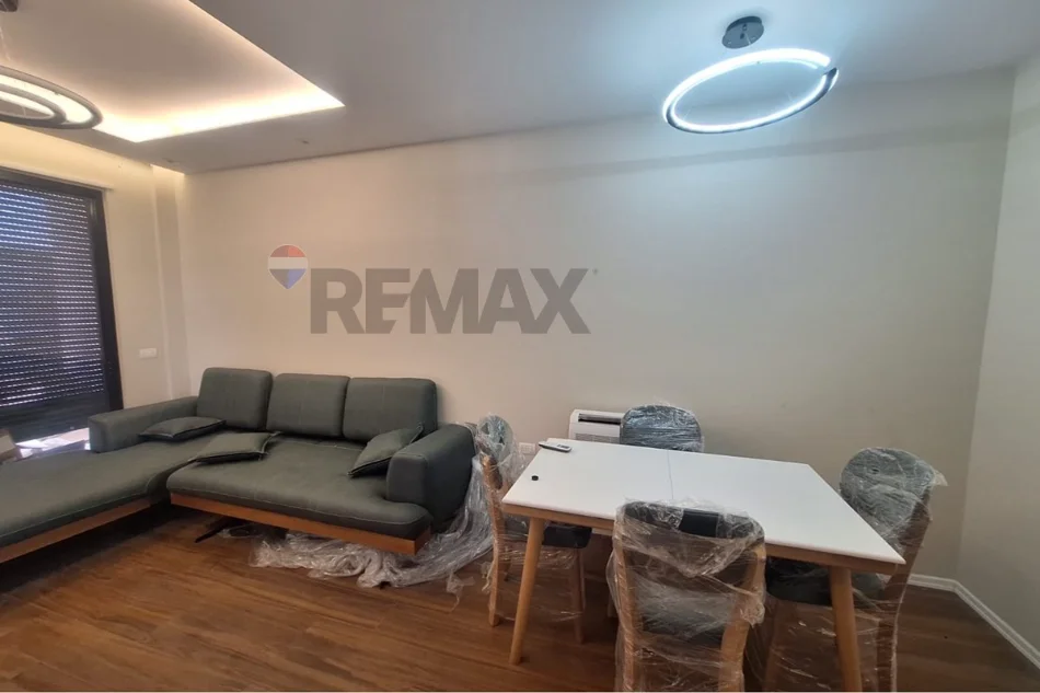 Tirane, jepet me qera apartament 2+1 Kati 6, 89 m² 800 € (Trio Tower)