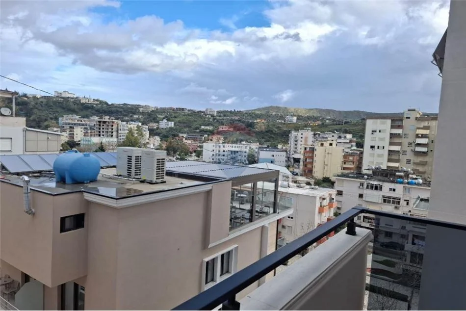 Vlore, jepet me qera apartament 1+1 Kati 7, 76 m² 400 € (Pranë Conad, Ismail Qemali, Vlorë)
