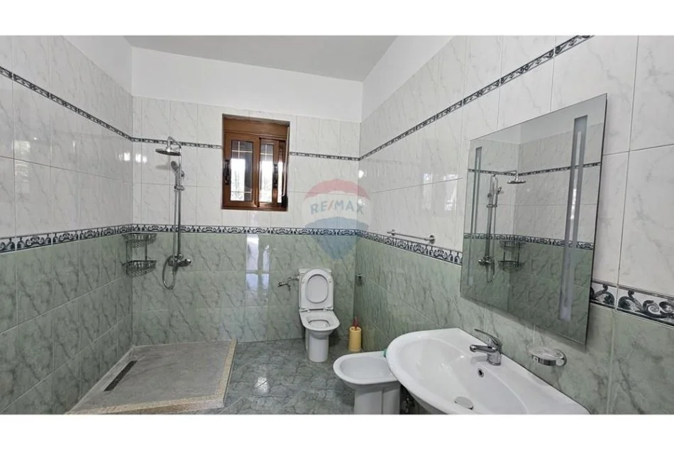 Vlore - Lungomare, jepet me qera apartament 1+1 Kati 5, 60 m² 250 € (Rruga Reshat Osmani – pranë Te NAMA)