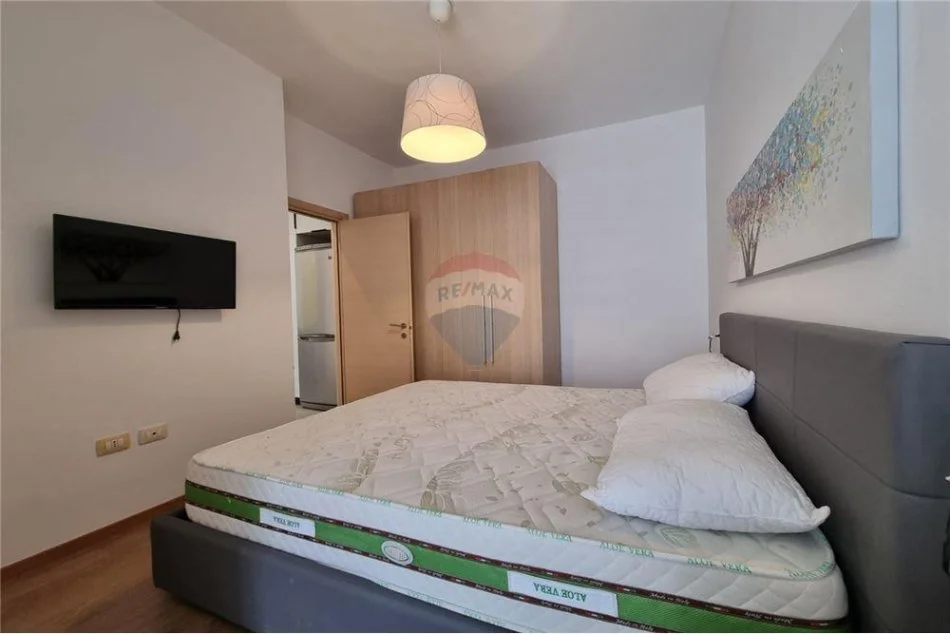 Tirane, jepet me qera apartament 2+1+Ballkon , 84 m² 720 € (kmuna e parisit)