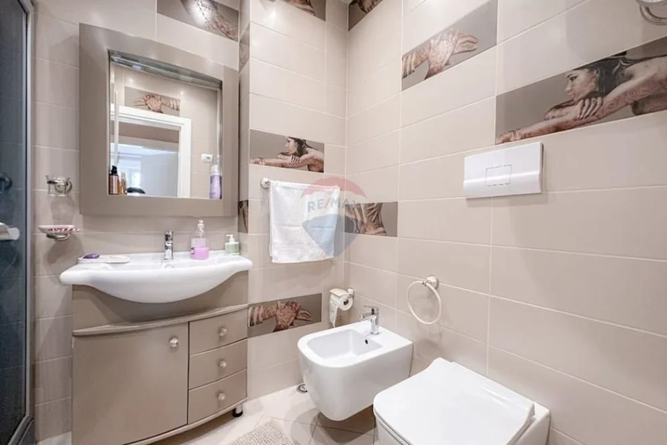 Tirane, jepet me qera apartament 2+1+Aneks+Ballkon , 105 m² 1.350 € (Kopshti Zoologjik, pranë Pavarotti)