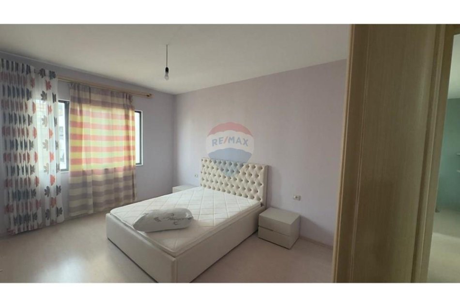 Tirane, jepet me qera apartament 2+1 , 105 m² 450 € 