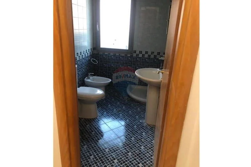 Tirane, shitet garsonier , 30 m² 