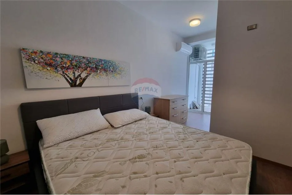 Tirane, jepet me qera apartament 2+1+Ballkon , 84 m² 720 € (kmuna e parisit)