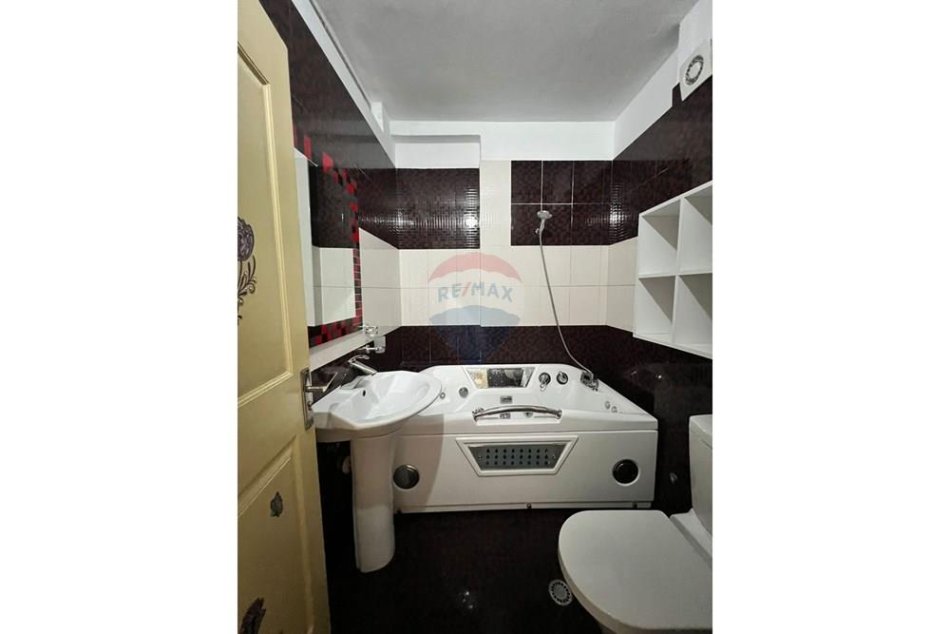 Tirane, jepet me qera apartament 2+1 , 80 m² 70.000 € 