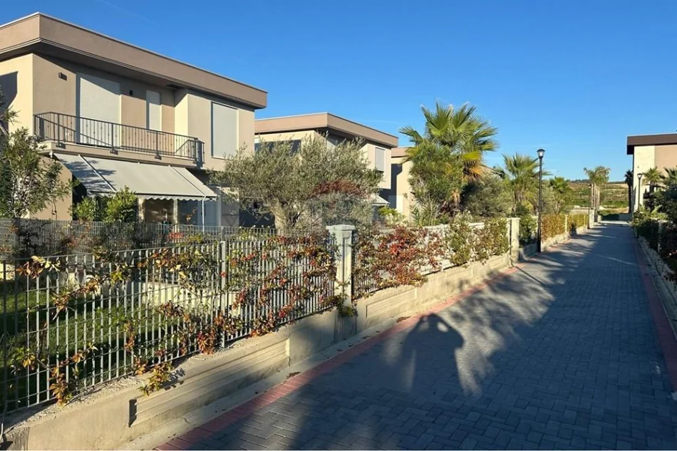 Durres, shitet Vile 3+1 , 372 m² 350.000 € (Hamallaj, Durrës (ID: 530221059-461))