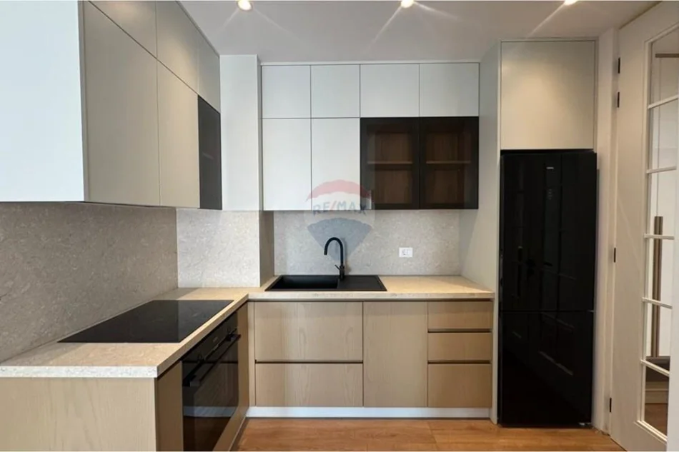 Tirane, shitet apartament 2+1 Kati 4, 89 m²