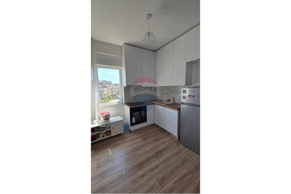 Tirane, jepet me qera apartament 2+1+Ballkon , 100 m² 700 € (Liqeni i Thate)