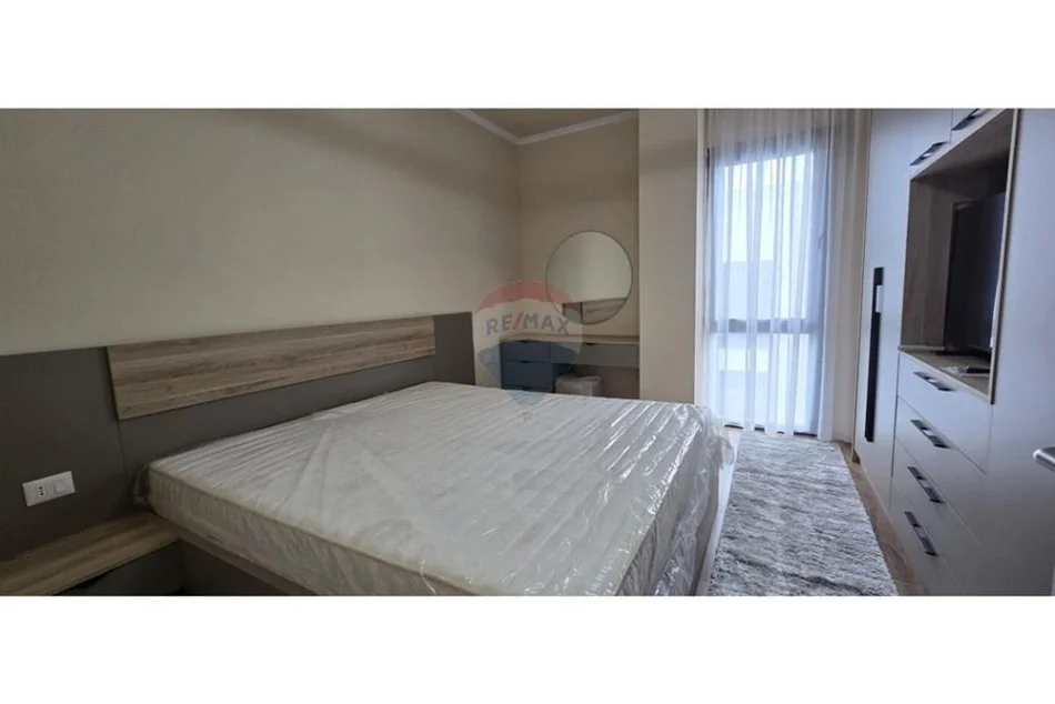 Tirane, jepet me qera apartament 1+1+Ballkon , 67 m² 1.000 € 