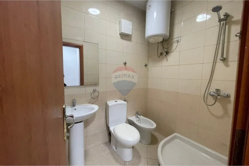 Tirane, jepet me qera apartament , 80 m² 400 € 