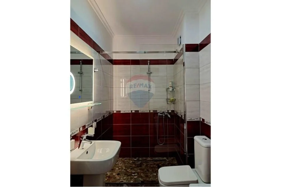 Tirane, jepet me qera apartament 2+1+Ballkon , 70 m² 1.100 € 