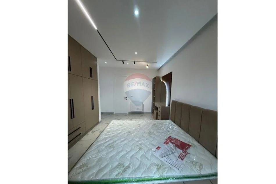 Tirane, jepet me qera apartament 2+1+Ballkon , 120 m² 1.300 € 