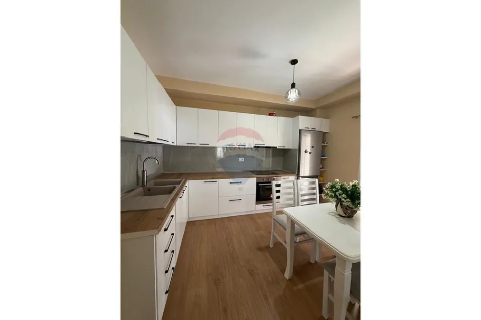 Tirane, jepet me qera apartament 1+1+Ballkon , 65 m² 550 € (Rruga Isuf Elezi Selite)