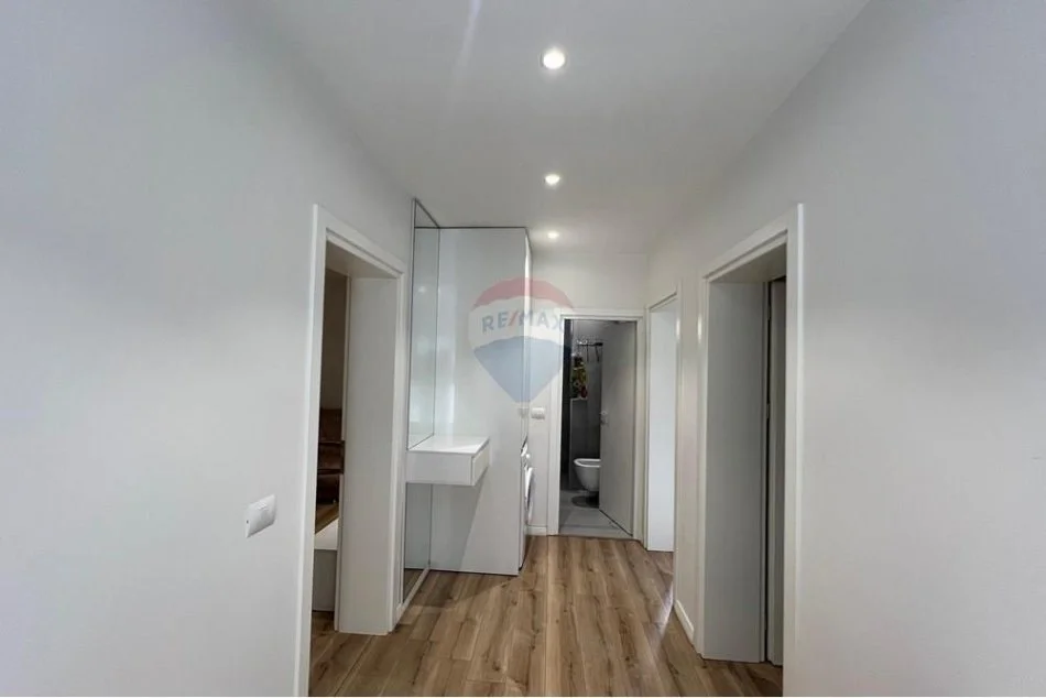 Tirane, jepet me qera Vile 2+1 Kati 0, 180 m² 850 € 