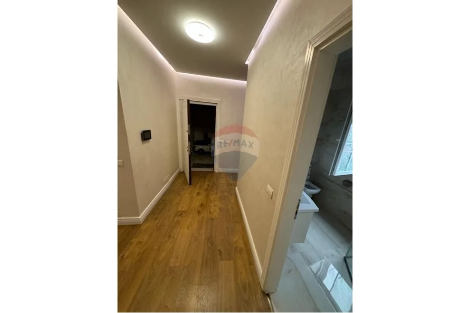 Tirane, shitet apartament , 198 m² 350.000 € 