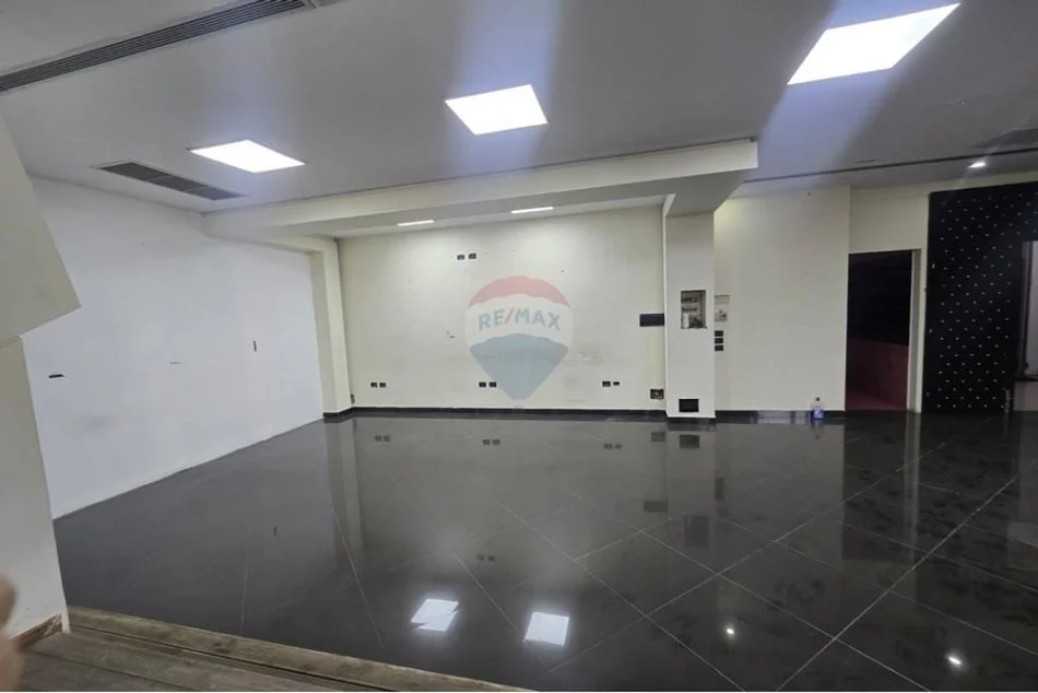 Tirane, jepet me qera ambjent biznesi Kati 2, 900 € (Don Bosko)