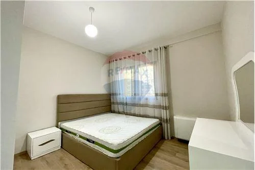 Tirane, jepet me qera apartament 2+1 Kati 5, 123 m² 800 € (Square 21,Arlis - Rruga e Kavajës, Shqipëri)