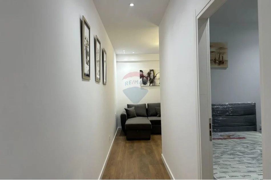 Tirane, shitet apartament 1+1 , 53 m² 145.000 € (Komuna e Parisit)