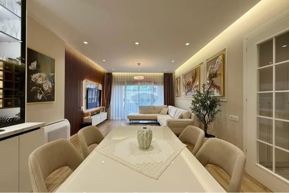 Tirane, shitet apartament 2+1+Ballkon , 113 m² 237.000 € 