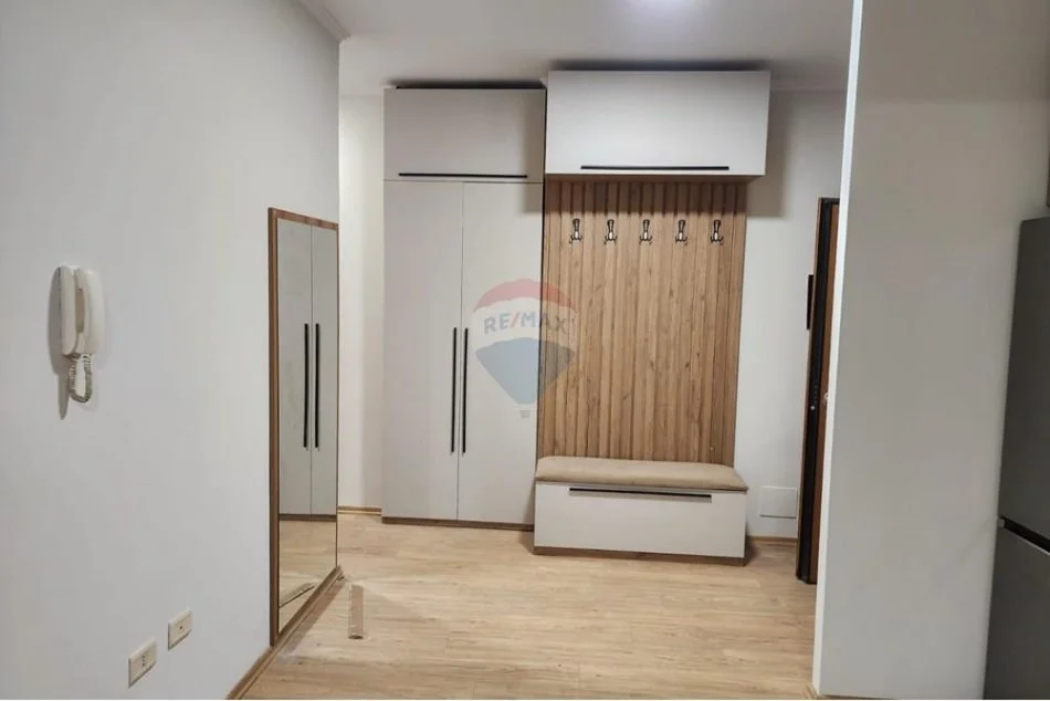 Tirane, jepet me qera apartament 2+1+Ballkon Kati 2, 105 m²