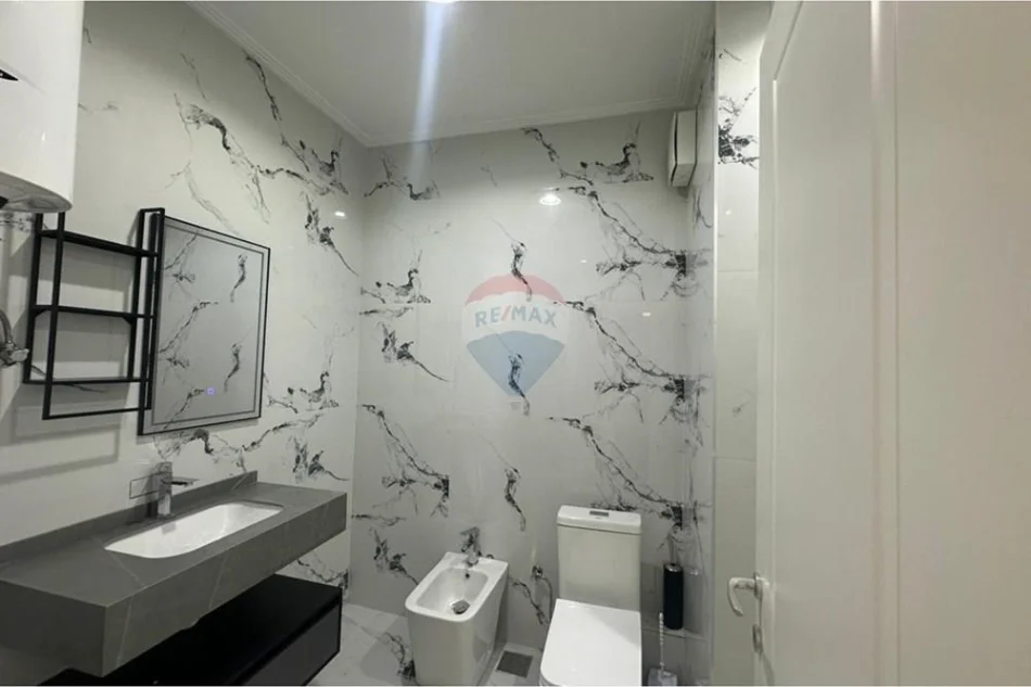 Tirane, shitet apartament , 124 m² 300.000 € 