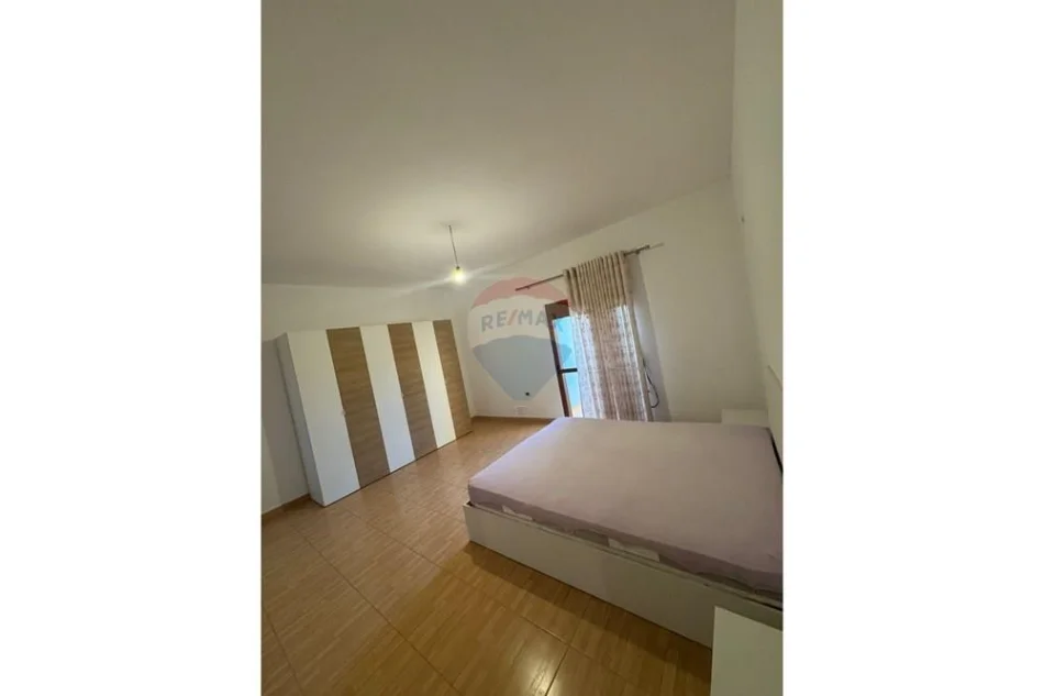 Tirane, jepet me qera apartament 2+1+Ballkon Kati 4, 104 m² 470 € (Rruga Siri Kodra)