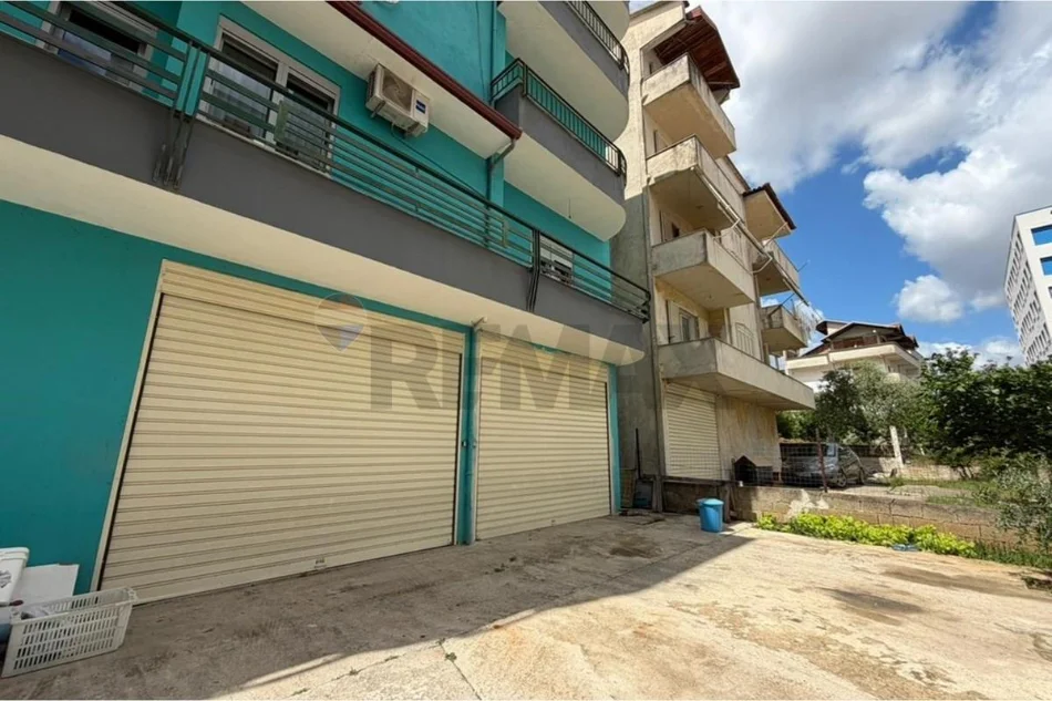 Tirane, jepet me qera magazine Kati 0, 128 m² 400 € (Kompleksi Mangalem)