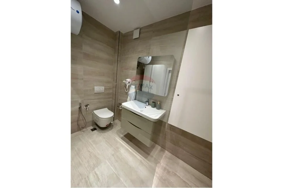 Tirane, jepet me qera apartament 1+1 , 64 m² 750 € 