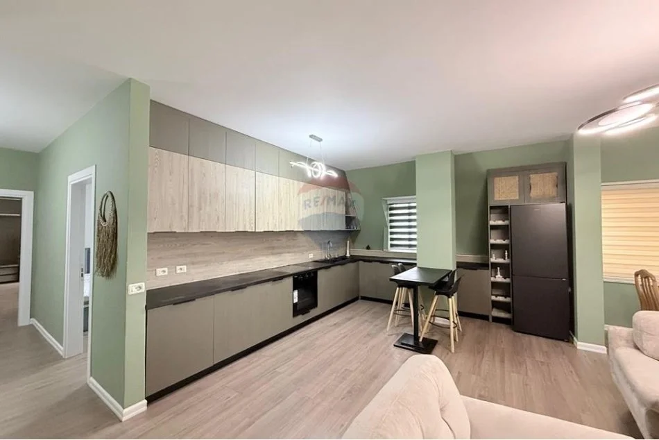 Tirane, shitet apartament 2+1+Ballkon , 140 m² 350.000 € 