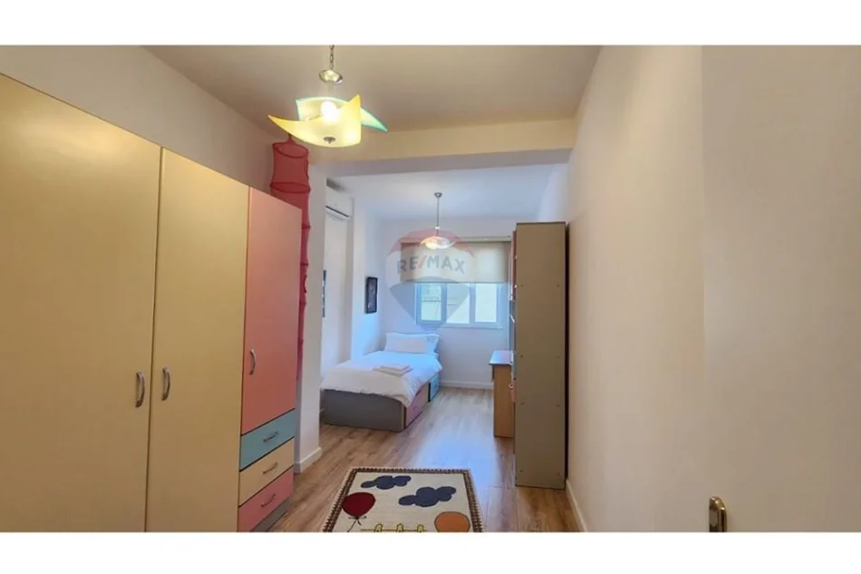 Tirane, jepet me qera apartament 2+1+Ballkon , 92 m² 630 € (Rruga e Durresit)