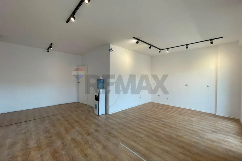 Tirane, jepet me qera , 140 m²