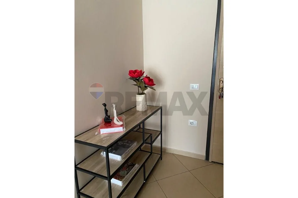 Tirane, jepet me qera apartament 1+1+Ballkon Kati 4, 73 m² 600 € (Rruga e Kavajes)